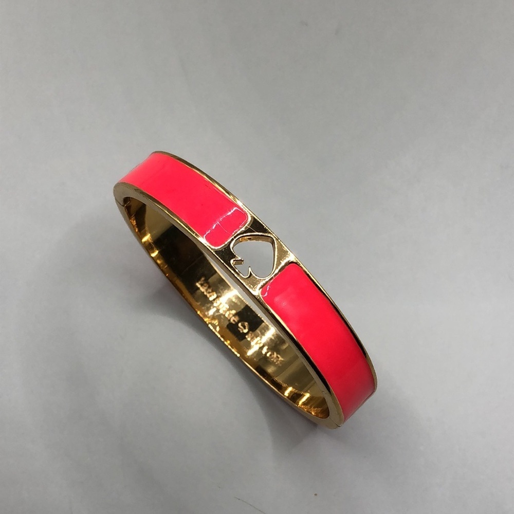 Kate Spade Everyday Spade Coral Gold Hinged Bangle Bracelet Logo Spade Cut Out - Picture 3 of 6